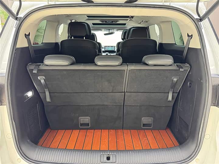 Фото 11 - Roewe iMax 8