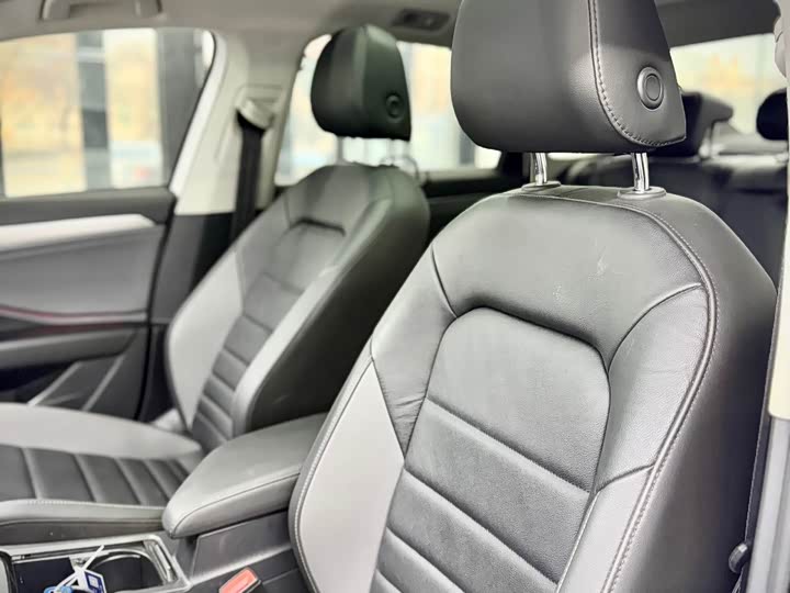 Фото 13 - Volkswagen Sagitar L