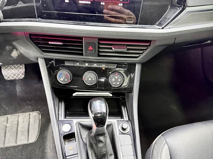 Фото 14 - Volkswagen Sagitar L