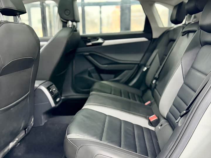 Фото 16 - Volkswagen Sagitar L