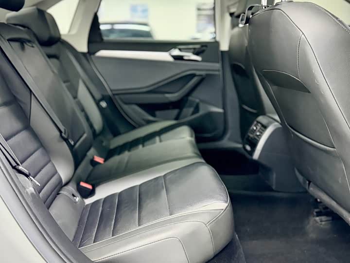 Фото 21 - Volkswagen Sagitar L