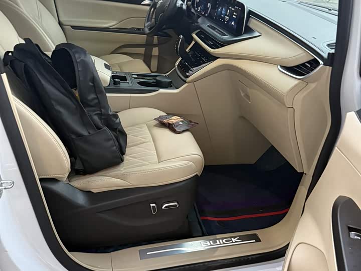 Фото 9 - Buick GL8 ES