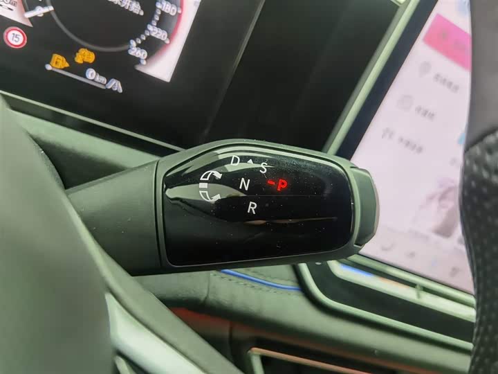 Фото 13 - Volkswagen Tiguan L Pro