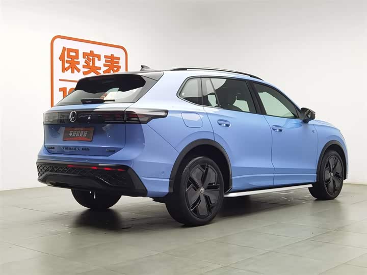 Фото 2 - Volkswagen Tiguan L Pro