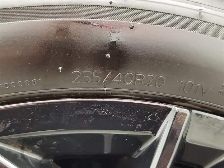 Фото 24 - Volkswagen Tiguan L Pro