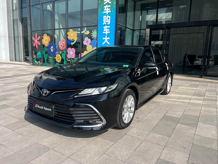 Фото 1 - Toyota Camry