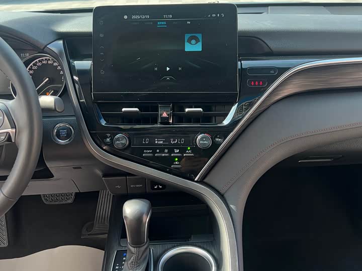 Фото 12 - Toyota Camry