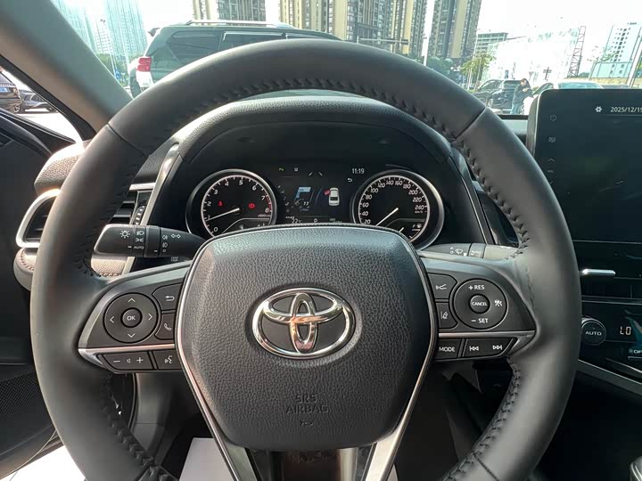 Фото 18 - Toyota Camry