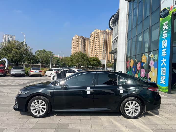 Фото 4 - Toyota Camry