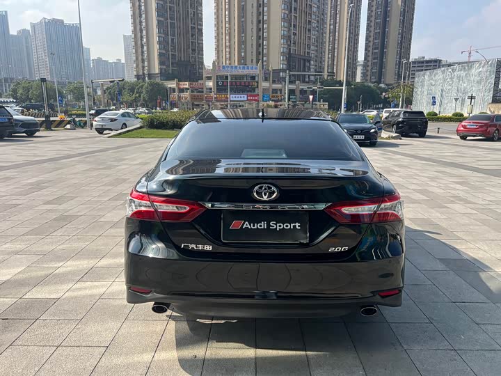 Фото 5 - Toyota Camry