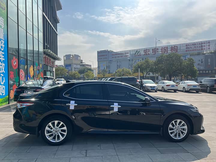 Фото 8 - Toyota Camry