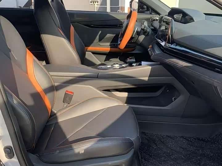 Фото 11 - Changan UNI-V