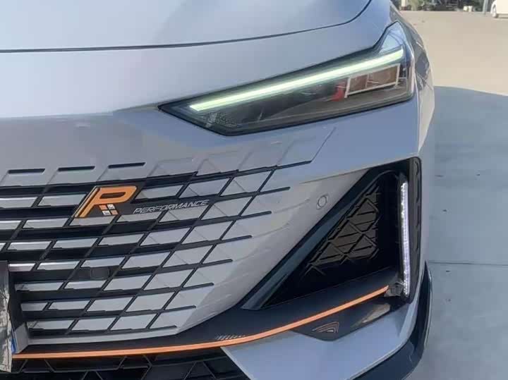 Фото 4 - Changan UNI-V