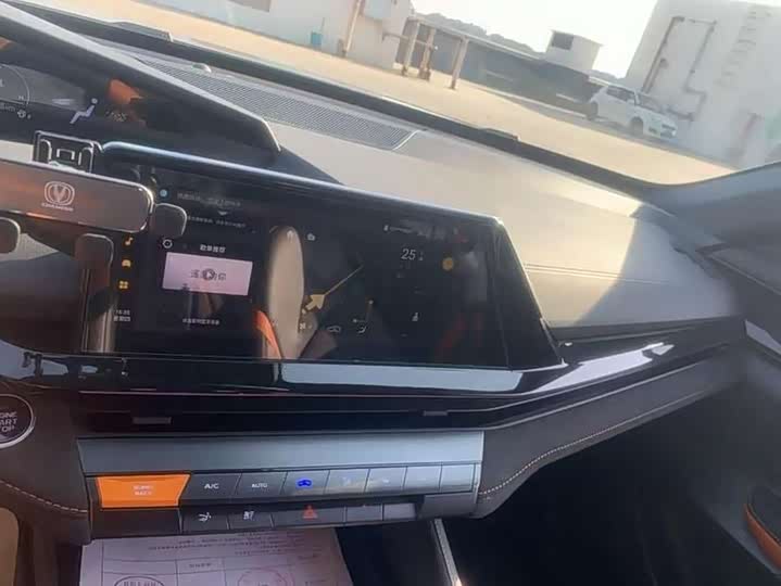 Фото 8 - Changan UNI-V