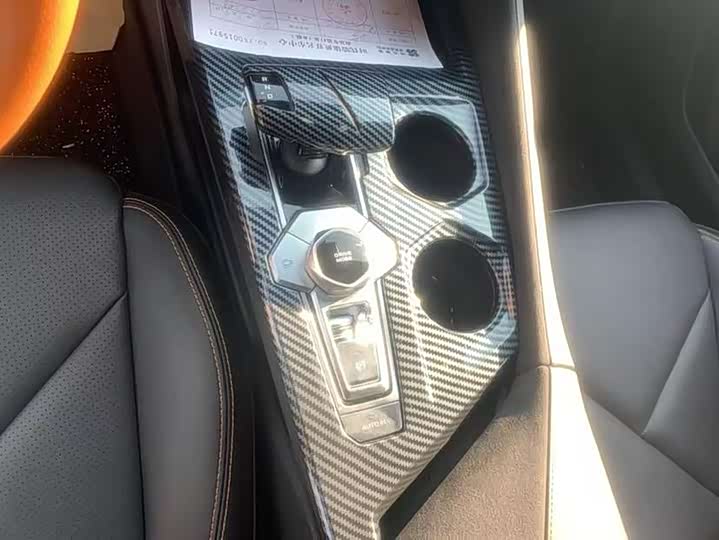 Фото 9 - Changan UNI-V