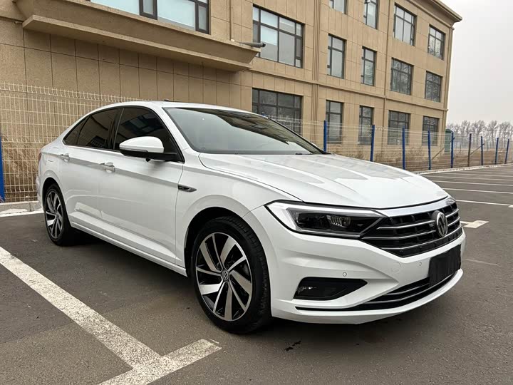 Фото 1 - Volkswagen Sagitar L