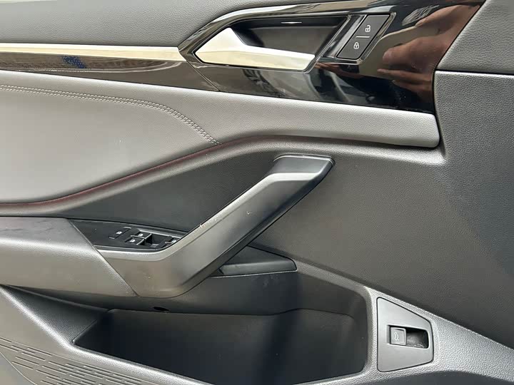 Фото 12 - Volkswagen Sagitar L