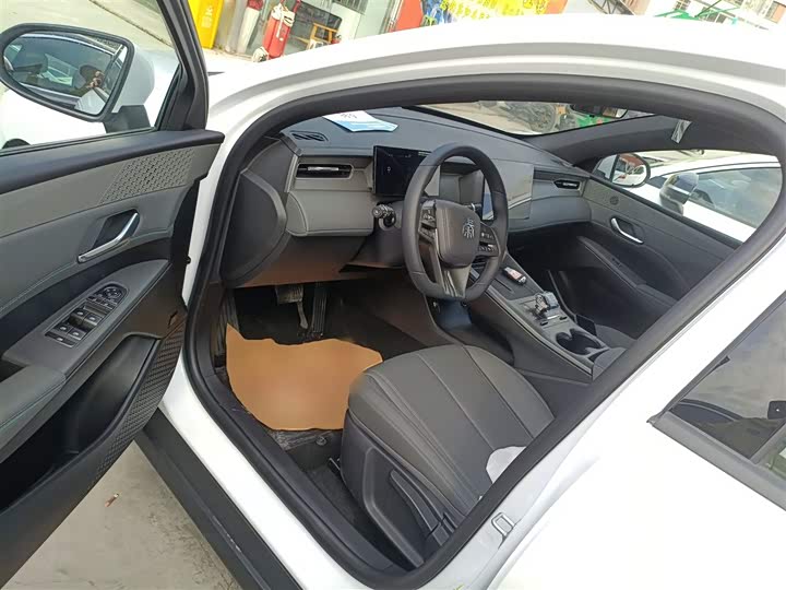 Фото 16 - BYD Qin Plus