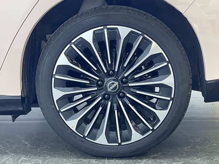 Фото 7 - Nissan N7