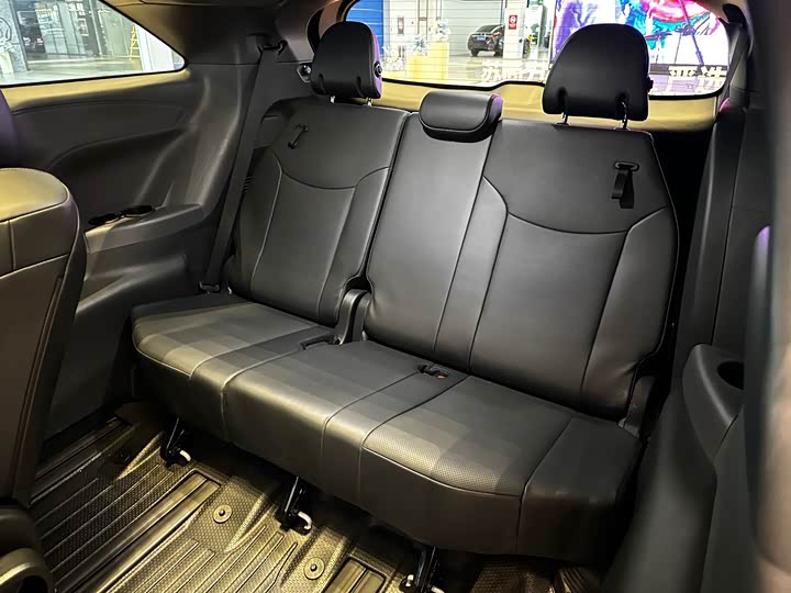 Фото 11 - Toyota Granvia