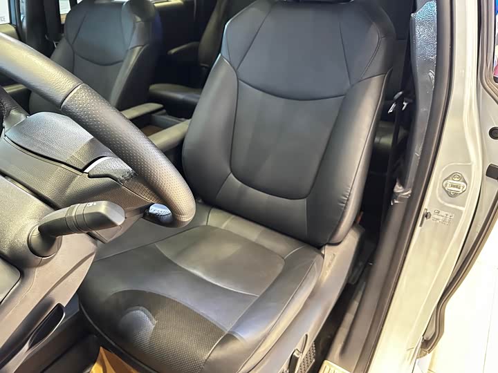 Фото 14 - Toyota Granvia