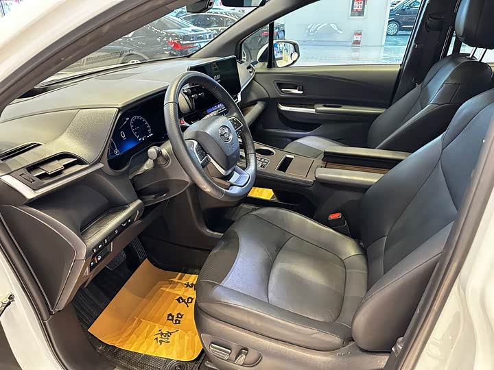 Фото 15 - Toyota Granvia