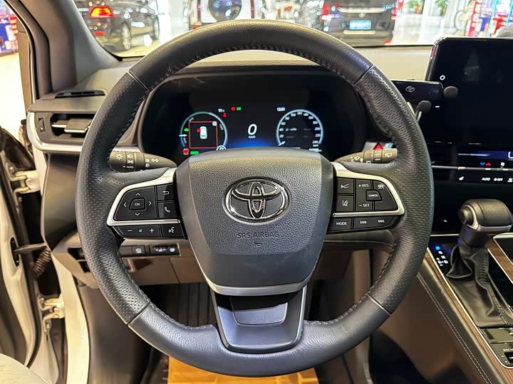 Фото 16 - Toyota Granvia