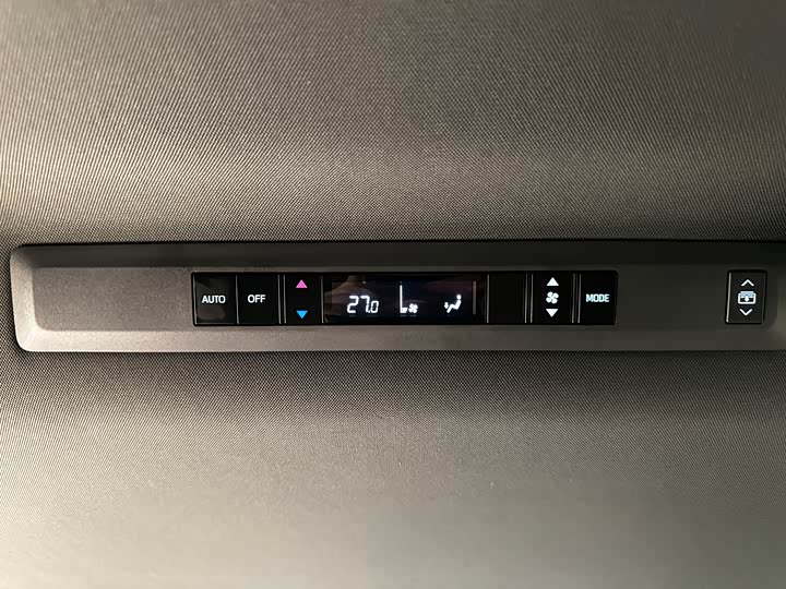 Фото 20 - Toyota Granvia