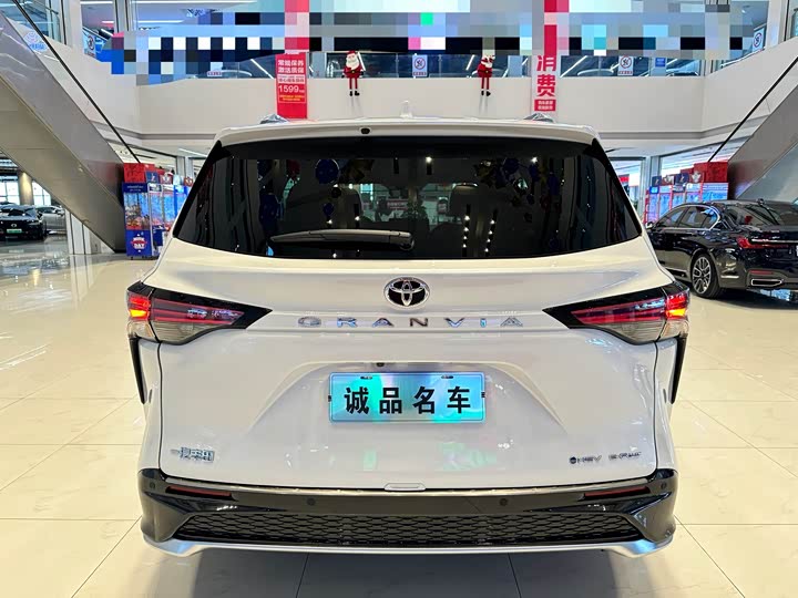 Фото 7 - Toyota Granvia