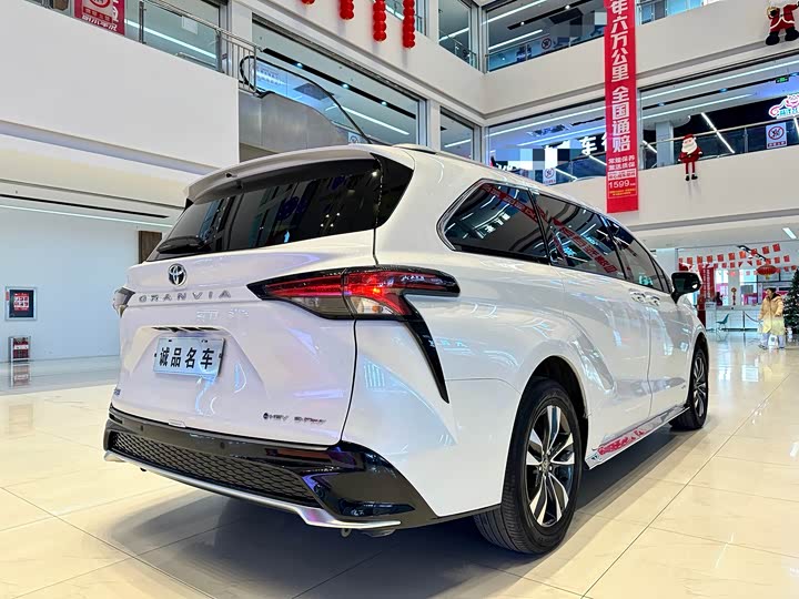 Фото 9 - Toyota Granvia