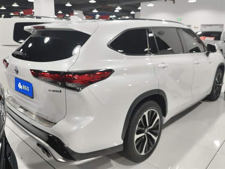 Фото 3 - Toyota Crown Kluger