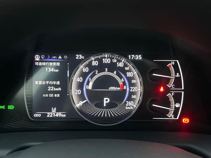 Фото 10 - Lexus ES