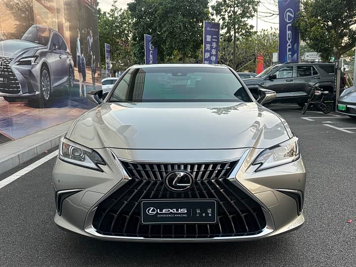 Фото 2 - Lexus ES