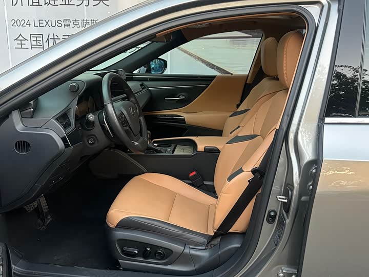 Фото 6 - Lexus ES