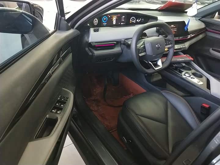 Фото 16 - Changan UNI-V