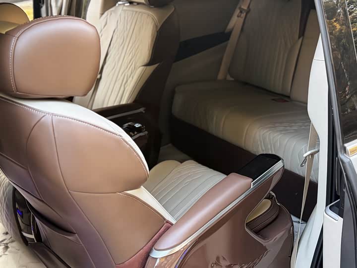 Фото 17 - Buick GL8 ES