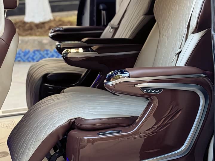 Фото 9 - Buick GL8 ES