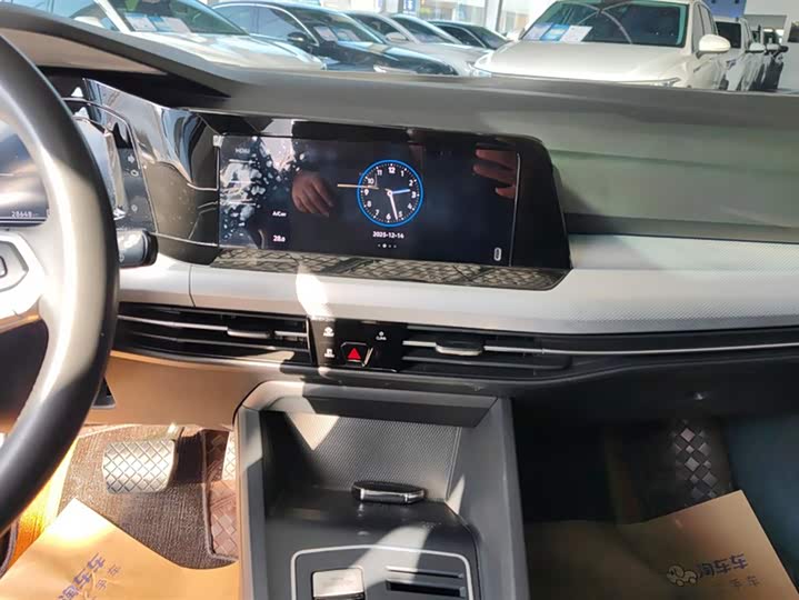 Фото 13 - Volkswagen Golf