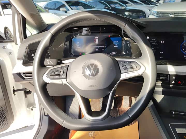 Фото 15 - Volkswagen Golf