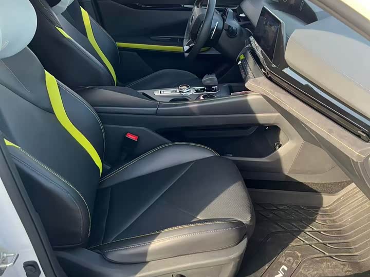 Фото 11 - Changan UNI-V