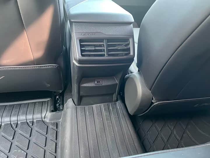 Фото 14 - Changan UNI-V