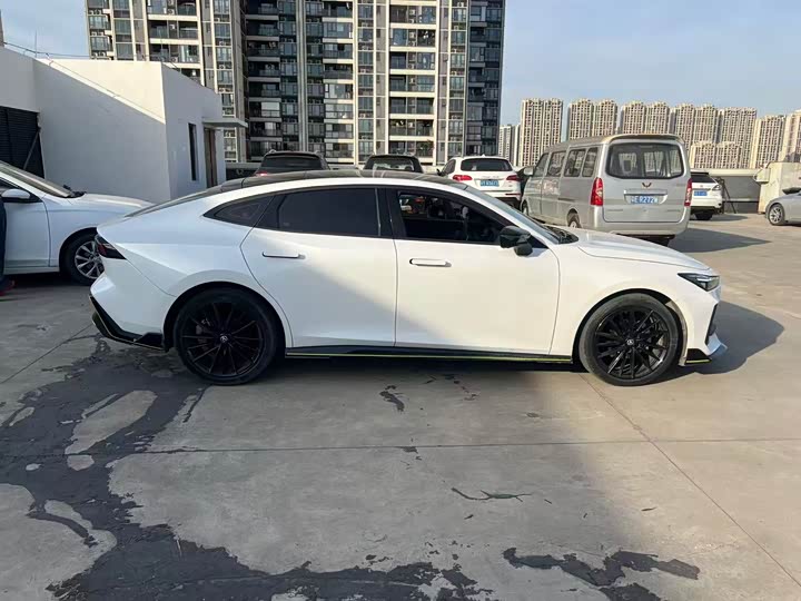 Фото 16 - Changan UNI-V