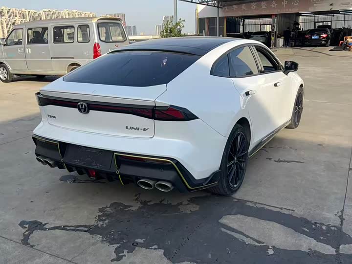 Фото 19 - Changan UNI-V