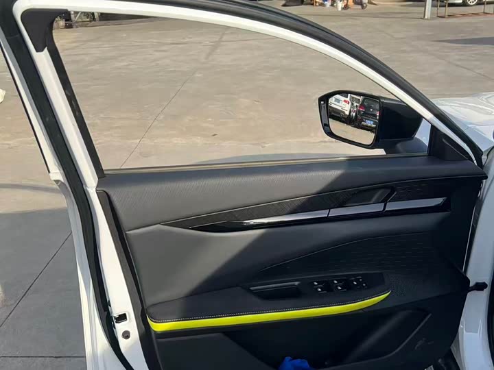 Фото 5 - Changan UNI-V