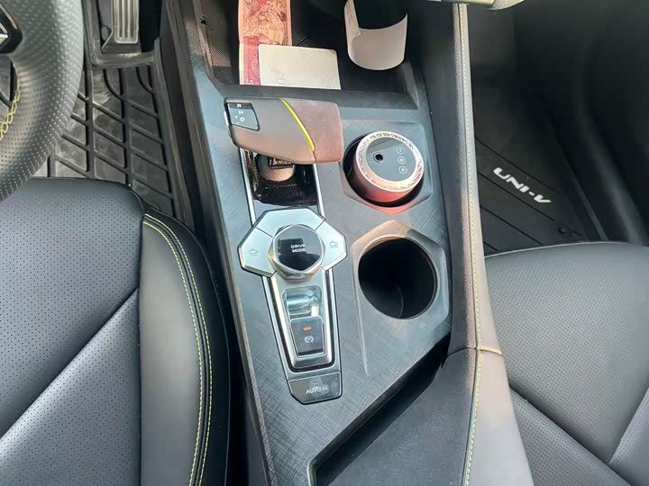 Фото 9 - Changan UNI-V