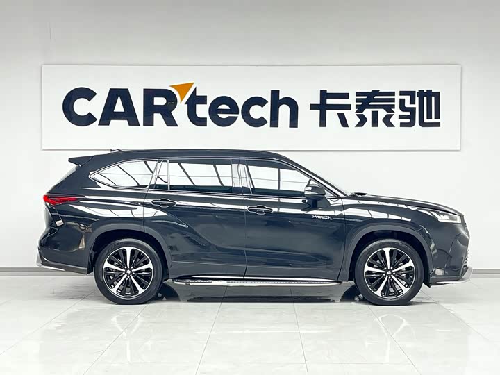 Фото 3 - Toyota Crown Kluger