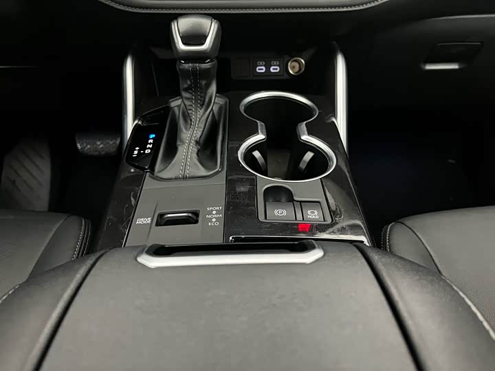 Фото 9 - Toyota Crown Kluger