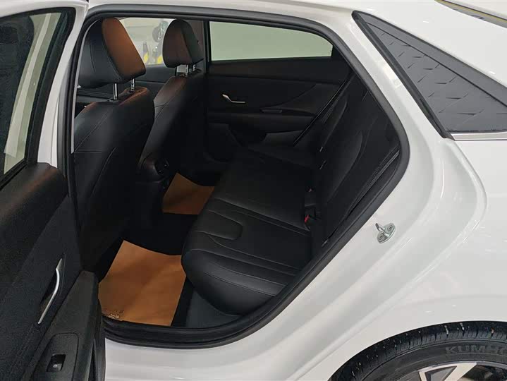 Фото 11 - Hyundai Elantra N line