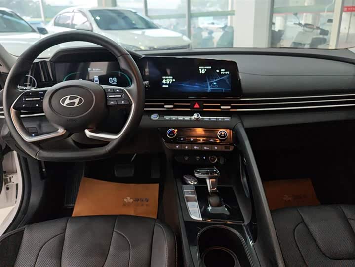 Фото 12 - Hyundai Elantra N line