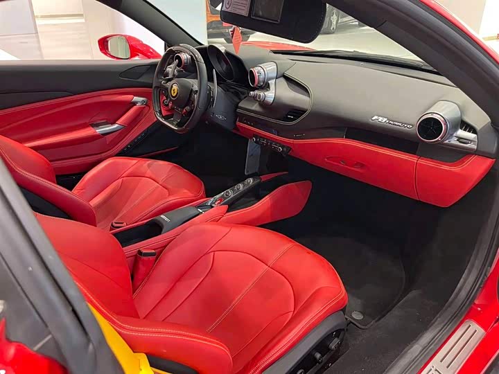 Photo 11 - Ferrari F8